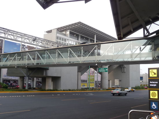 Übergang zum Parkhaus