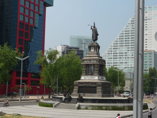 Denkmal des letzten Aztekenherschers Chuautemoc am Hauptplatz der Aztekenstadt Tlatelolco.