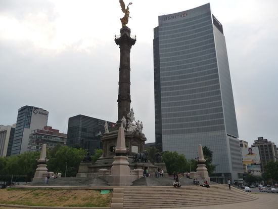 Unabhängigkeitsdenkmal mit Siegesengel in denen 12 Nationalhelden Ihr Grab haben