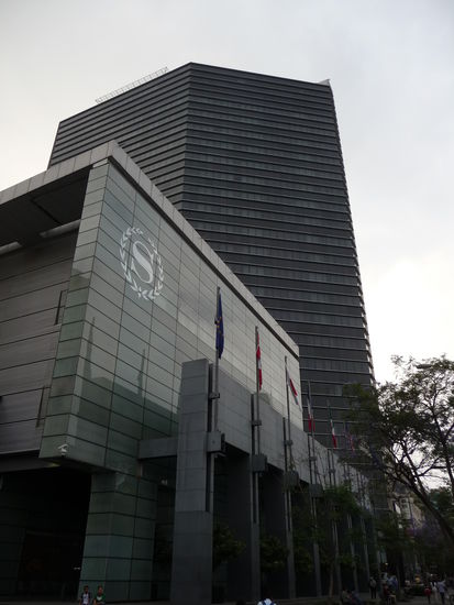 Hier ist ein Einkaufscenter untergebracht u. auch mein Mc Donalds