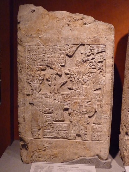 Dieser bearbeitete Stein stammt aus Yachilan