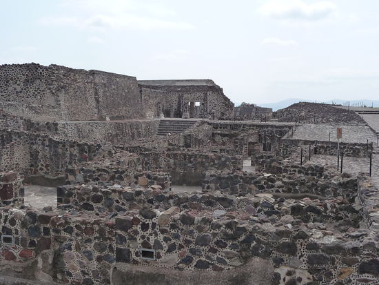 Einige erste Bebauungen der Tempelstadt