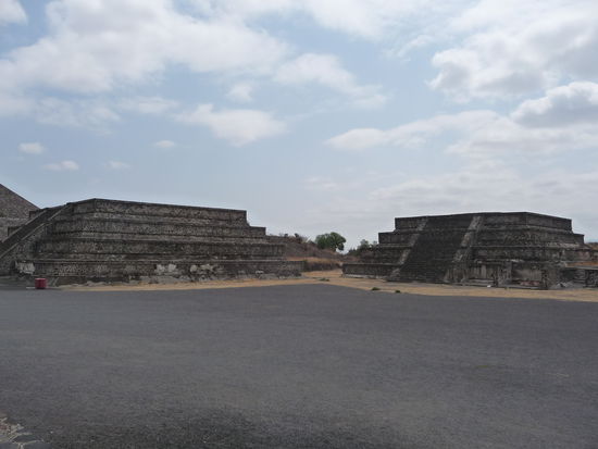 Tempel am Plaza de la Luna