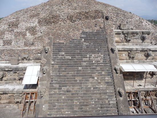 Der Quetzalcoatl Tempel wo bereits mehrere Gräber gefunden wurden