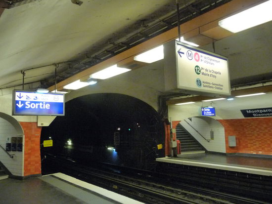 Bahnhof der Metro Linie 6 in Montparnasse