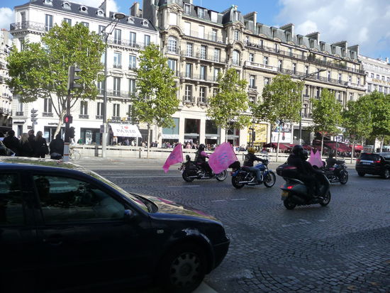 Motorad Demo auf der Champes Elysees