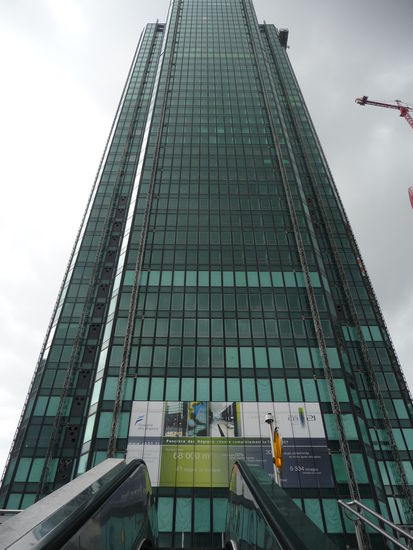 Eines der vielen Hochhäuser in La Defense