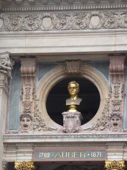 Vergoldete Bronzebüste des französischen Komponisten Daniel Francois Esprit Auber