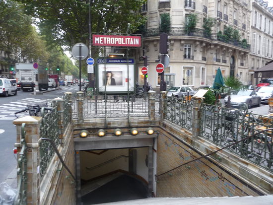 Metro Ausgang Station Assemblee Nationale der Metro Linie 12