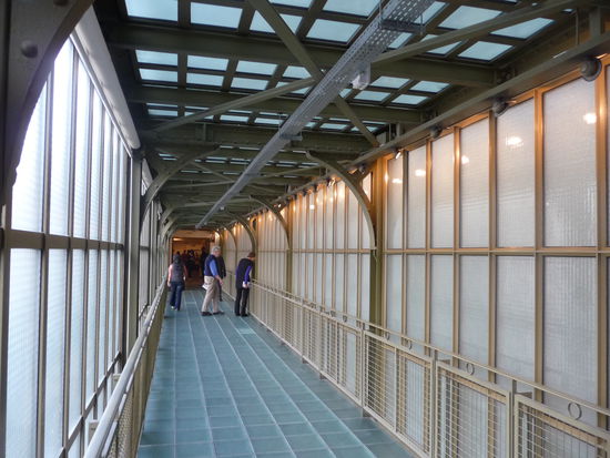 Verbindungsgang über der Bahnhofshalle