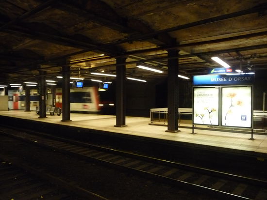 Nach ca. 2 Stunden im Orsay Museum geht es vom dortigen Bahnhof mit der RER und Metro weiter zum Louvre dem Höhepunkt des heutigen Tages.