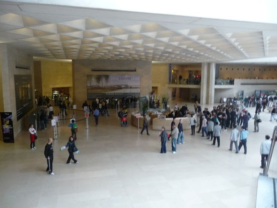 Eingangshalle mit Gepäckabgabe,WC und Tiketschaltern