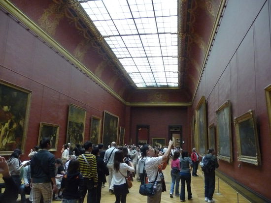 Saal mit Gemälden von Delacroix und Gericault