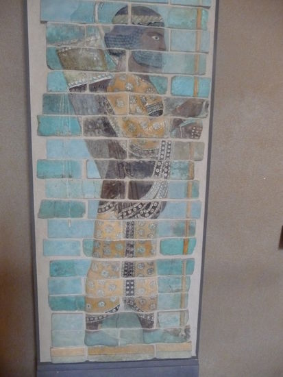 Emailliertes Ziegelelief aus den Palast des Dareios in Susa