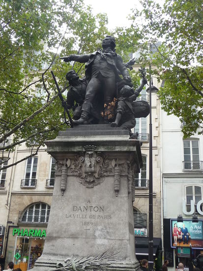 Denkmal von Georges  Jacques Danton er war eine der führenden Personen am Anfang der französischen Revolution und erster Präsident des Ausschußes für öffentliche Sicherheit