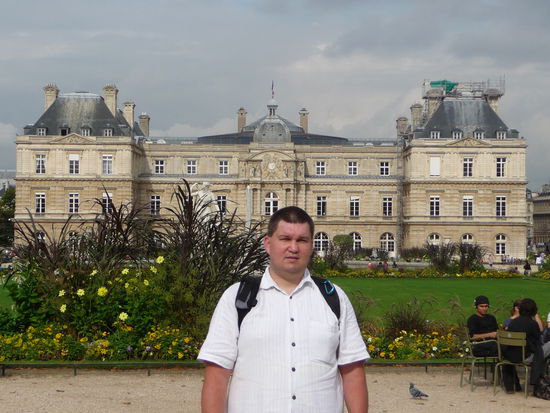 Ich vor dem Palast du Luxembourg