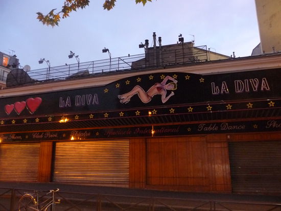 Vergnügungviertel an der Moulin Rouge