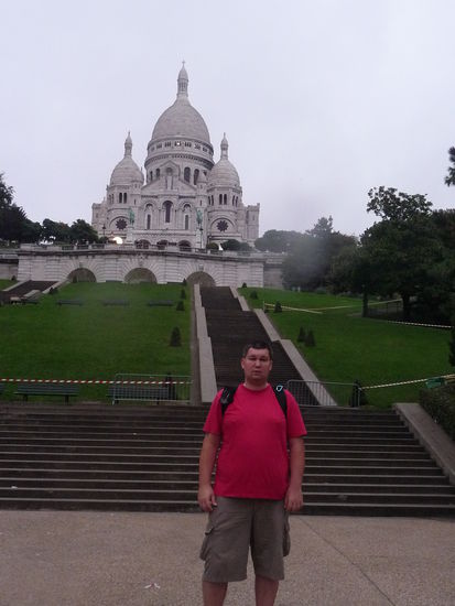 Ich am frühen Morgen vor der Sacre Coeur