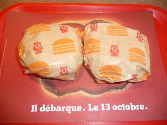 Ein Cheeseburger bei Quick  kostet genau wie bei Mc Donalds in Paris 1,80 Euro