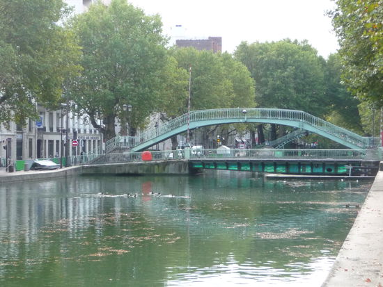 Canal St. Martin am frühen Sonntag Morgen