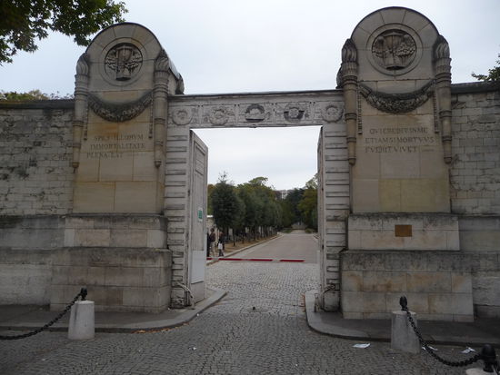 Eingang zum Friedhof Pere Lachaise