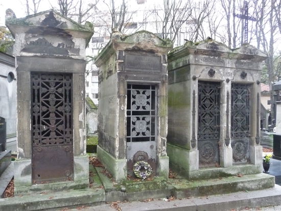 Etwas ältere Gräber