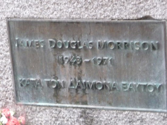 Namenstafel am Grab von Jim Morrisson