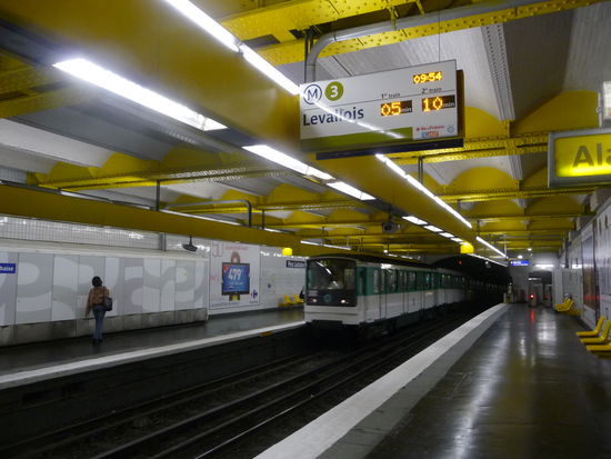 Weiter geht es mit der Metro Linie 3 und 5 zum Gare d Austerlitz um mit dem RER C nach Versailles zu fahren dem Höhepunkt des heutigen Sonntags.