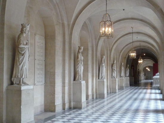 Skulpturen der verschiedenen Könige