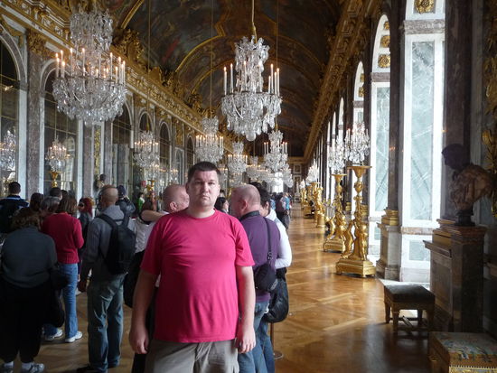 Ich im Spiegelsaal von Schloß Versailles