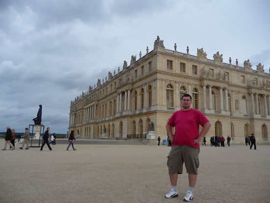 Ich im Garten von Versailles mit Schloß im Hintergrund
