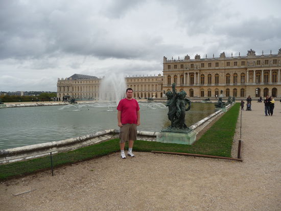 Ich vor der Wasserpaterre