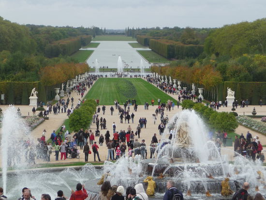 Königliche Allee mit Großen Kanal im Hintergrund
