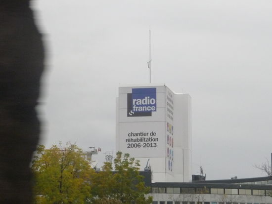 Ich habe es geschaft und bin wieder in Paris wie mir der Turm von Radio France zeigt