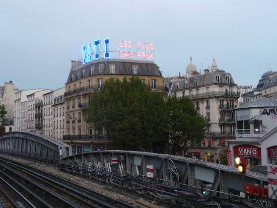 Blick von der Station Barbes Rochechauart Metro Linie 2