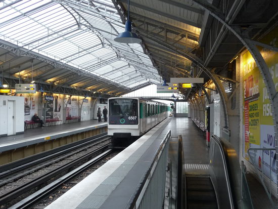 Station Nationale Metro Linie 6