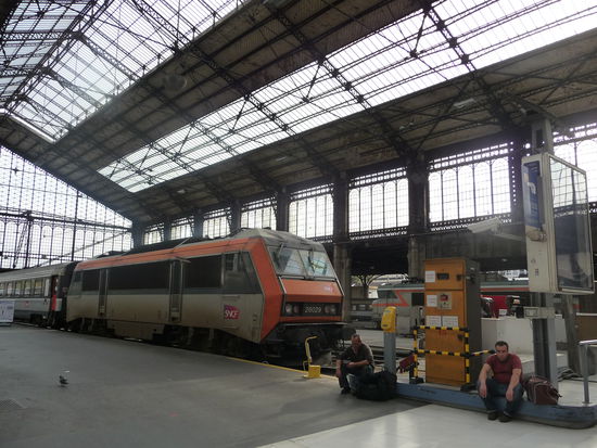Bahnhof Austerlitz mit Regionalzug