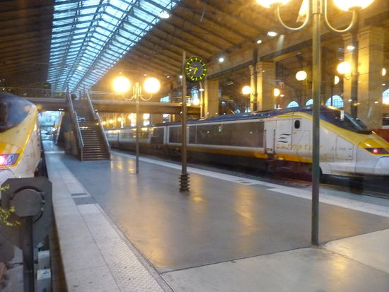 Eurostar vor der Abfahrt nach London im Gare du Nord
