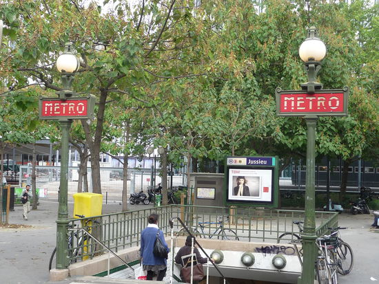Metro Ausgang Jussieu  am Naturkundemuseum