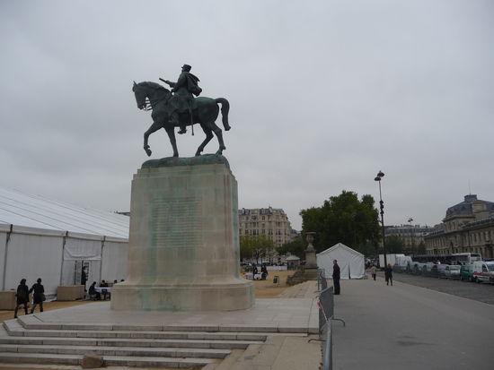Reiterdenkmal vor der Militärschule in Paris