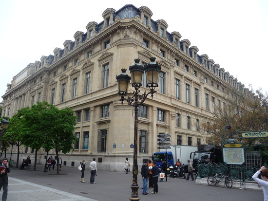 Metroeingang Station Cite am Palast der Justice