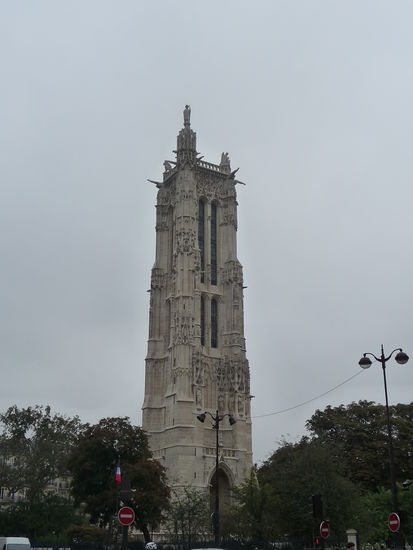 Der Turm St. Jacoues gehört seit 1998 zum Unesco Weltkulturerbe   Jakobsweg