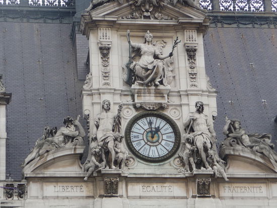 Rathaus mit Uhrenturm