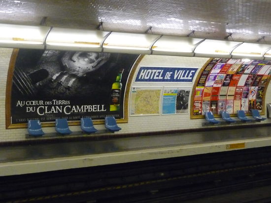 Metro Linie 11 am Rathaus