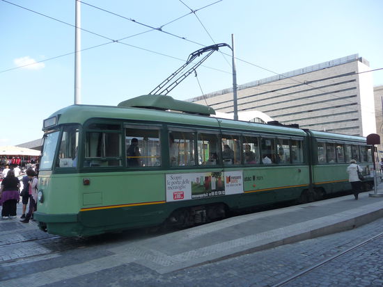 Tram vor dem Bahnhof Termini