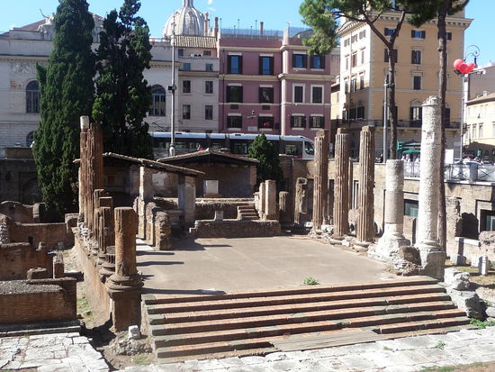 Tempel A aus den 3. Jahrhundert v. Chr.Er wurde von Lutatius Catulus nach seinen Triumph über die Karthager im Jahr 241 v. Chr. errichtet.