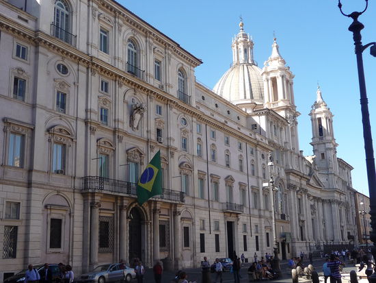 Pazzo Pamphili an der Plazza Navona wurde bis 1650 im Stil des Hochbarock erbaut und dient seit 1920 der brasilianischen Botschaft.
