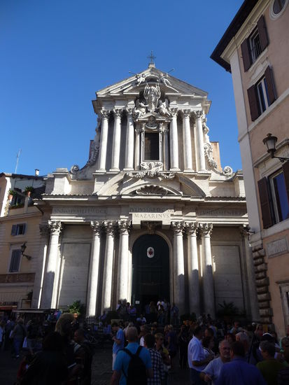 Kirche Santi Vincenzo e Anastacio am Trevi Brunnen