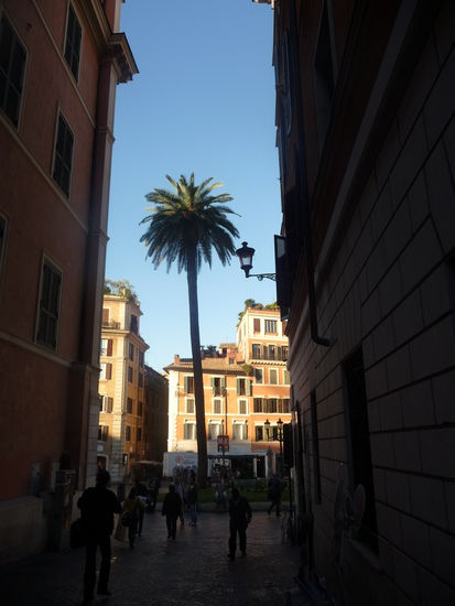 Hier komme ich gerade aus der Metro an der spanischen Treppe