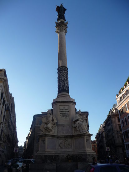 Obelisk vor der spanischen Botschaft
